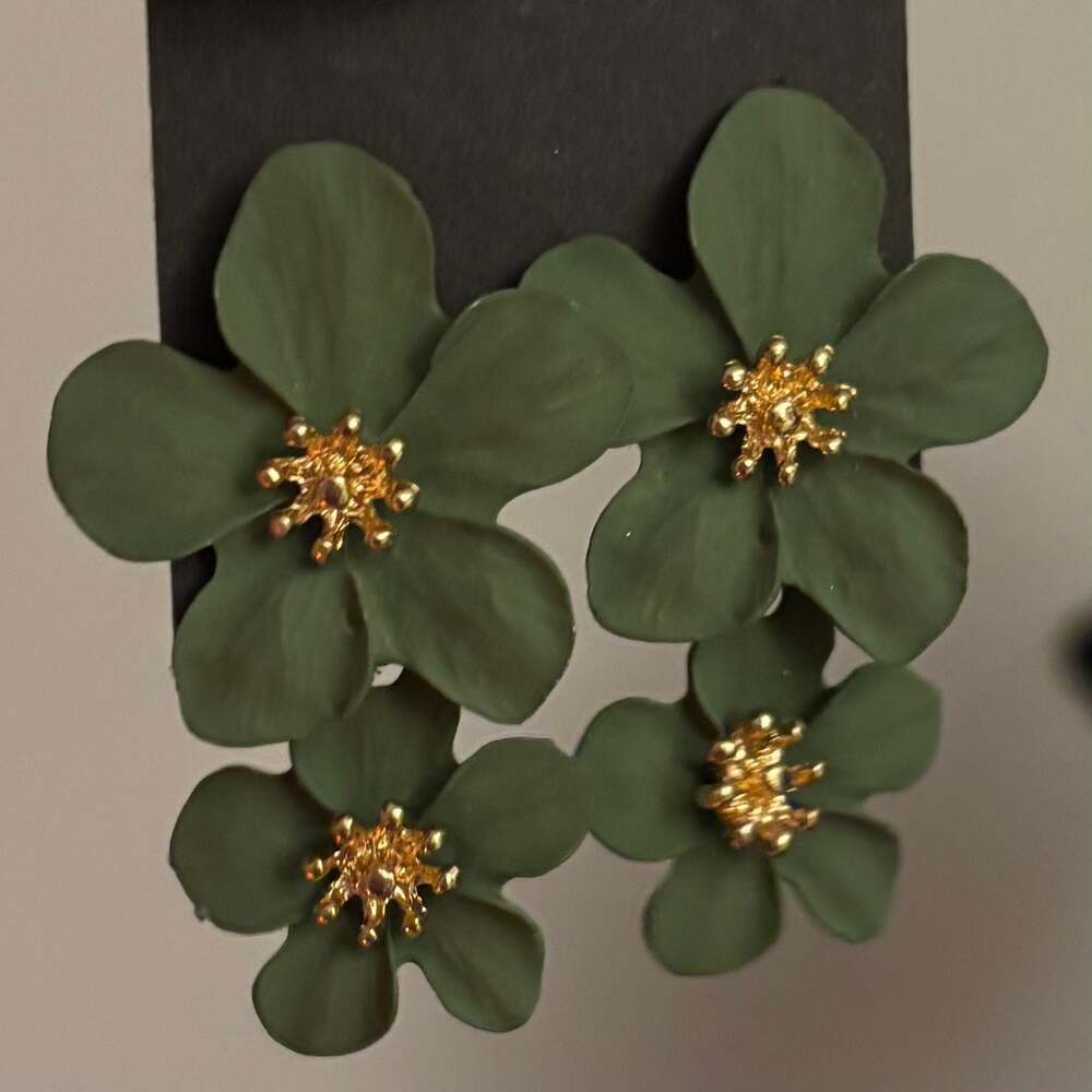 Double Layer Matte Green Five-Petal Flower Dangle Earrings with Gold Tone Center